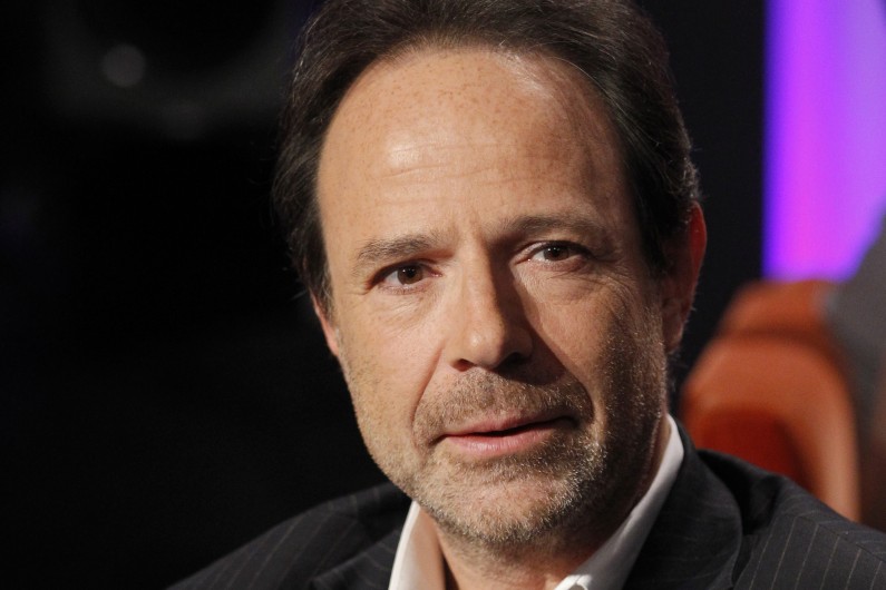 Marc Levy reste en tête des ventes de livres avec "L'horizon à l'envers"