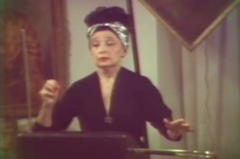 Clara Rockmore jouant du thérémine.