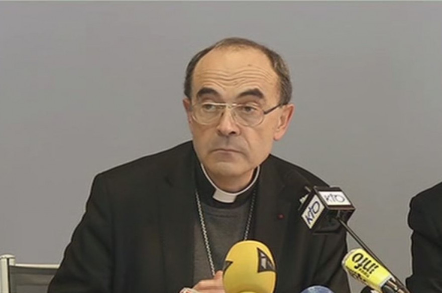 Le cardinal Barbarin lors d'une conférence de presse le 15 mars 2016