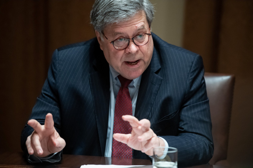 Le ministre américain de la Justice, Bill Barr, lors d'un meeting avec Donald Trump à la Maison Blanche, le 15 juin 2020.