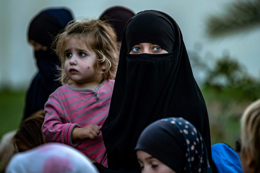 Une petite fille russe dans un camp de détenus en Syrie