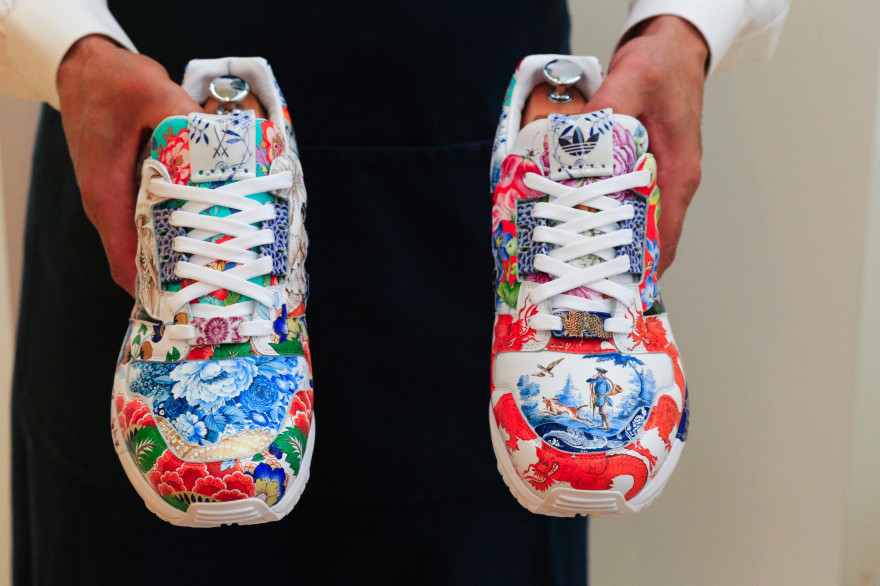 Cette paire de baskets unique conçue par l'équipementier Adidas pourrait être vendue un million de dollars