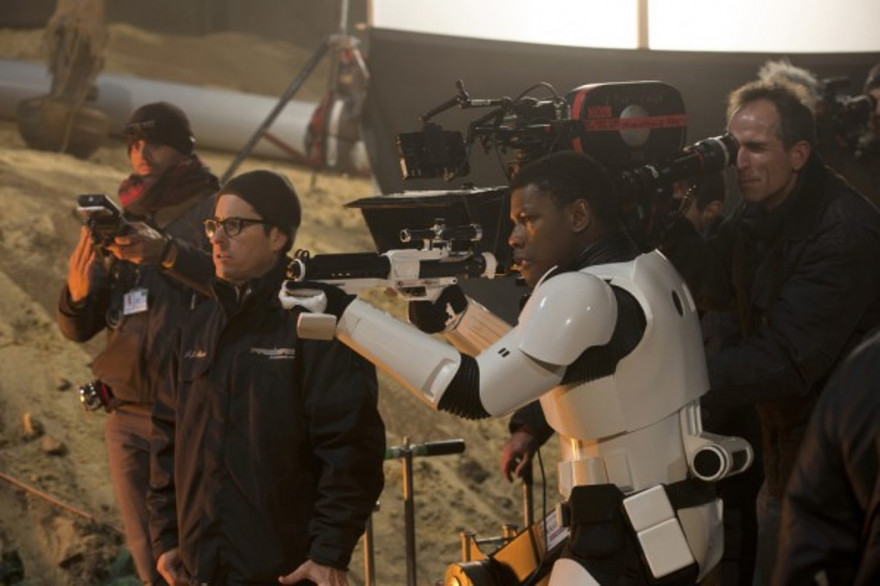 J.J. Abrams livre les secrets de fabrication de "Star Wars 7" dans un documentaire figurant sur le DVD et le Blu-Ray