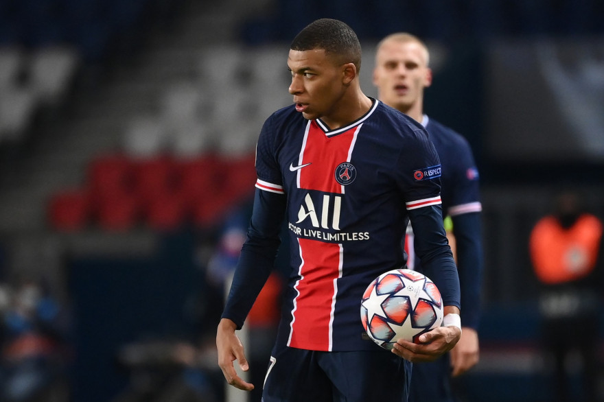 Kylian Mbappé et Mitchel Bakker au Parc des Princes le 24 novembre 2020