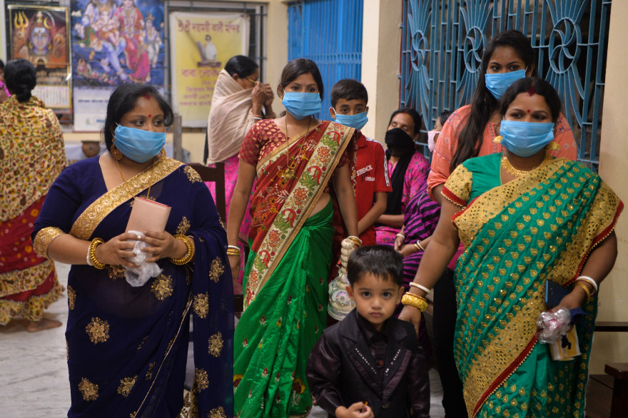 Des invités à un mariage en Inde lors de la crise sanitaire.