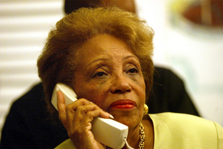 La sénatrice et présidente du Conseil Régional de Guadeloupe Lucette Michaux-Chevry lors d'un entretien à la préfecture de Basse-Terre, le 07 décembre 2003.