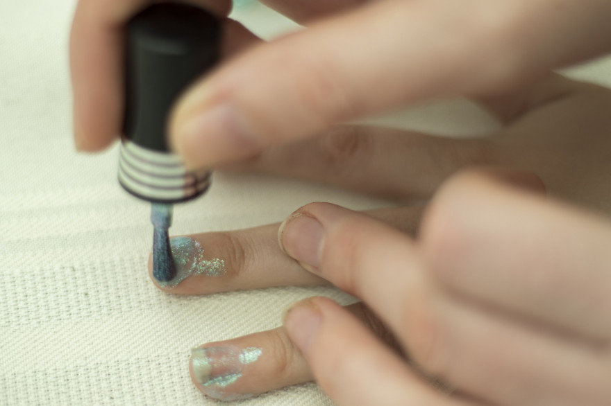 Du vernis à ongle. (Illustration)