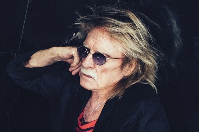 Christophe a sorti un nouvel album intitulé "Les Vestiges du chaos"