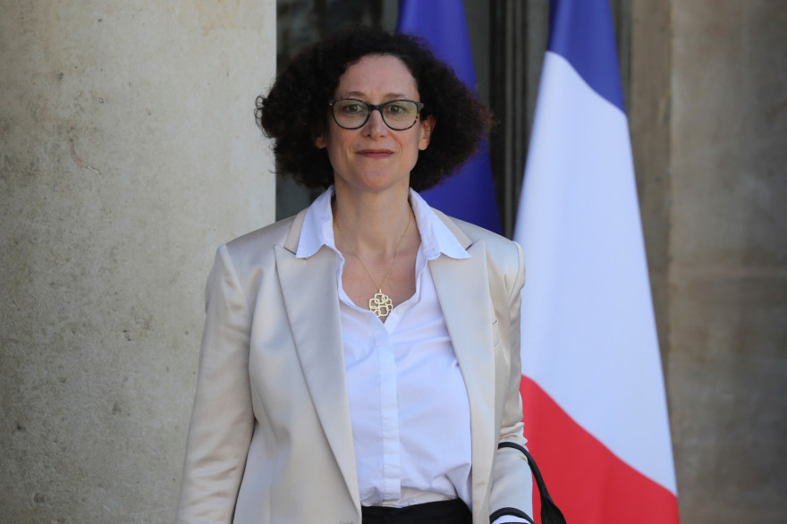L'Association des maires de France (AMF) a dénoncé jeudi les "propos inacceptables" d'Emmanuelle Wargon, qui s'est prononcée en faveur d'un durcissement des sanctions contre les communes ne respectant pas les règles sur le logement social.