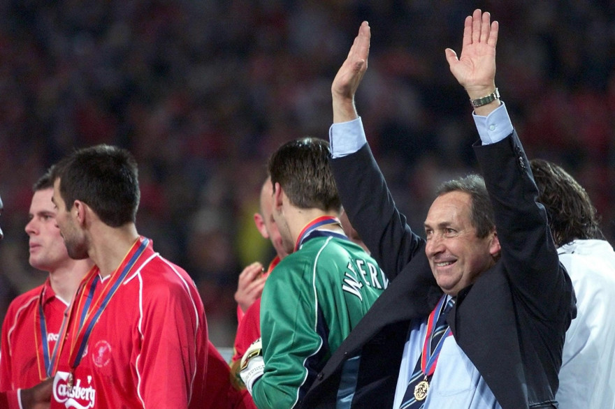 Gérard Houllier, après avoir remporté la Ligue Europa avec Liverpool en 2001