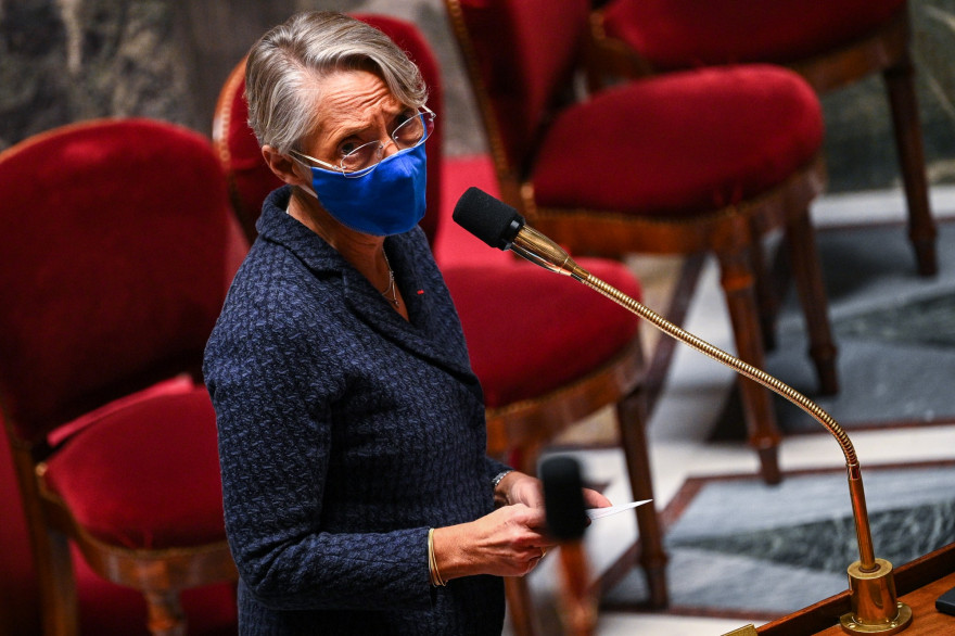 La ministre du Travail Élisabeth Borne à l'Assemblée nationale, le 24 novembre 2020 à Paris.