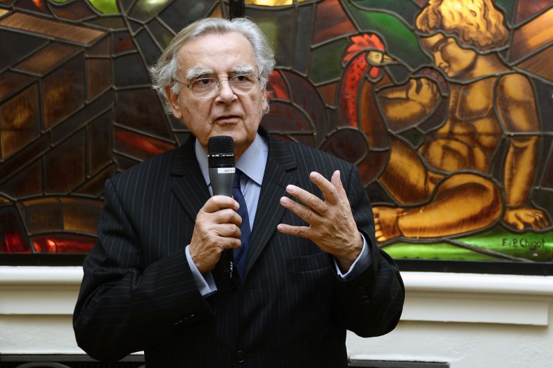 Bernard Pivot publie "Au secours ! Les mots m'ont mangé"