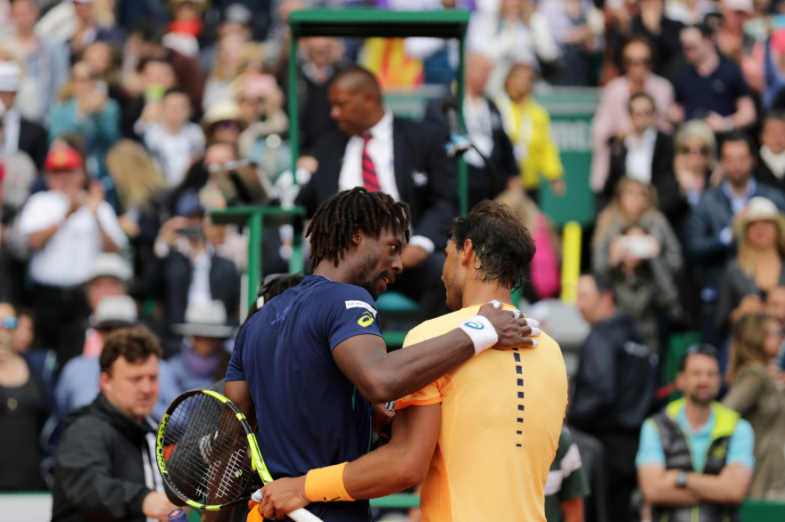 Gaël Monfils et Rafael Nadal à l'issue de la finale de Monte-Carlo, dimanche 17 avril 2016