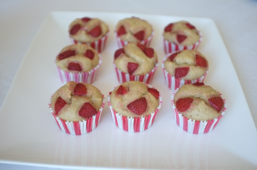 Recette sans gluten de muffins à la banane et à la fraise