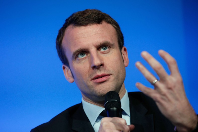 Emmanuel Macron lors de l'annonce de la nouvelle version du projet de loi, le 14 mars 2016