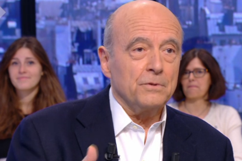 Alain Juppé sur le plateau du Supplément de Canal+