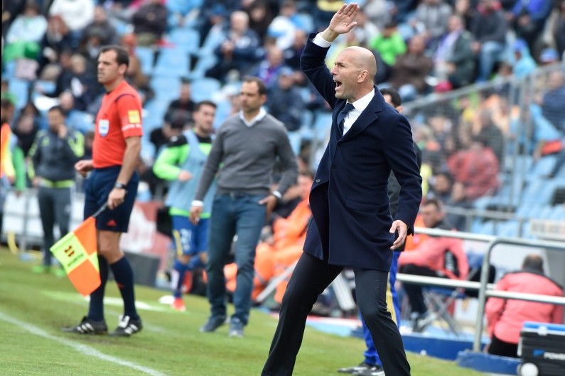 Zinédine Zidane sur le banc du Real Madrid