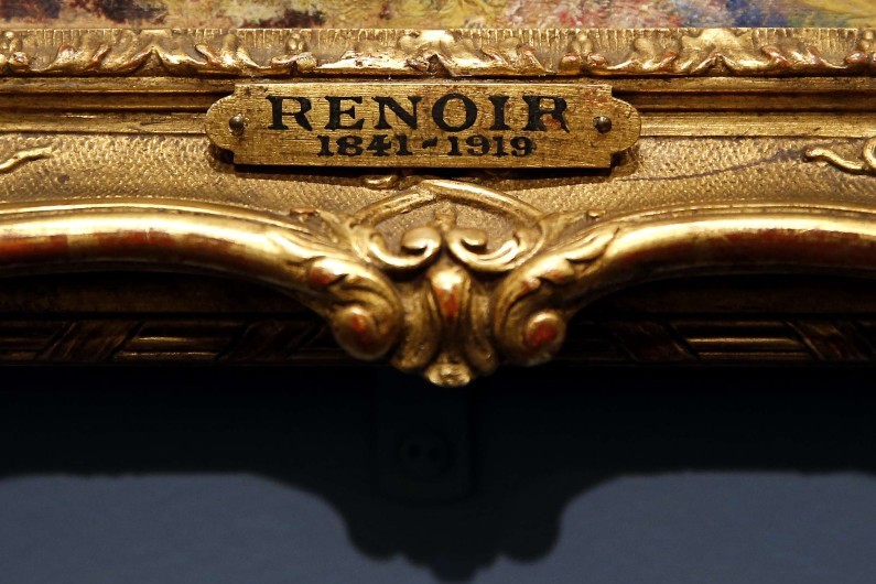 Un tableau avec la signature de Renoir