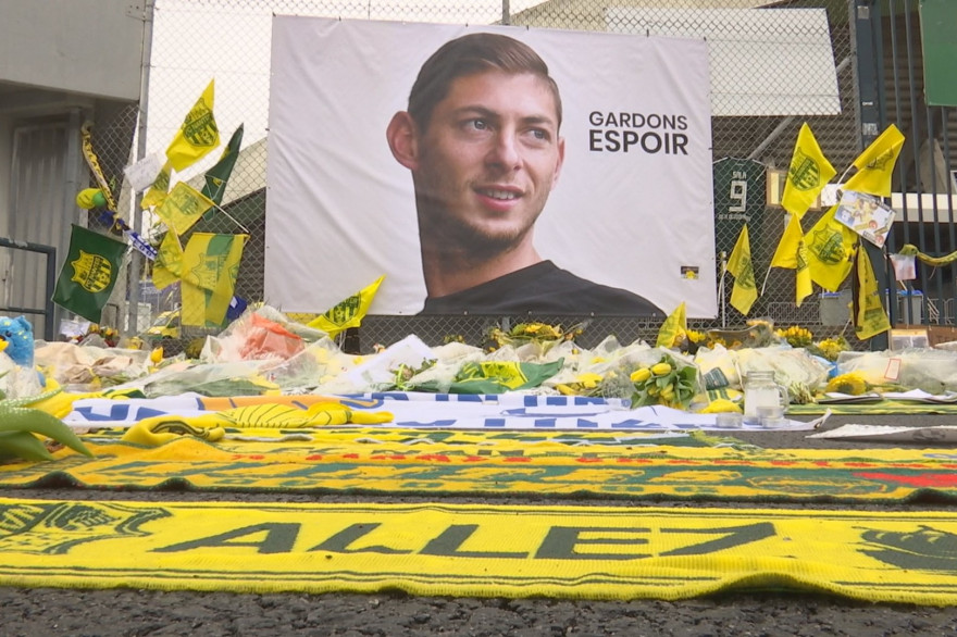 Le footballeur argentin Emiliano Sala est mort à l'âge de 28 ans à bord d'un petit avion d'affaires, qui s'est crashé dans la Manche, le 21 janvier.