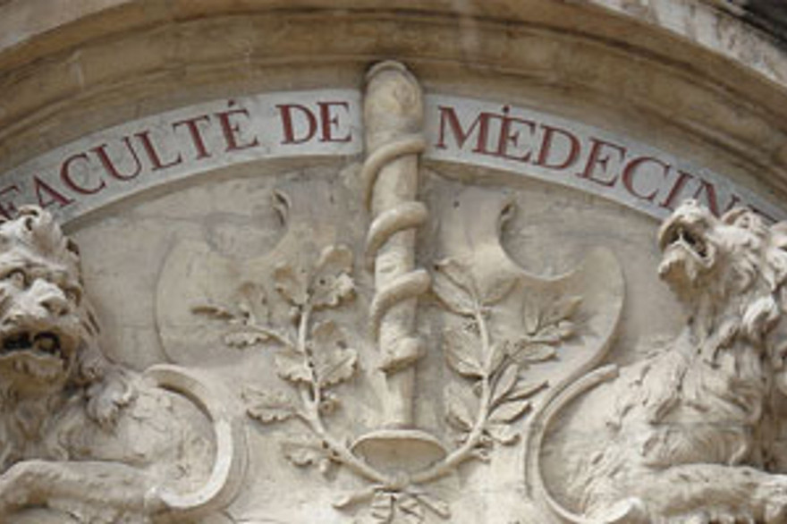 Le fronton d'une faculté de médecine