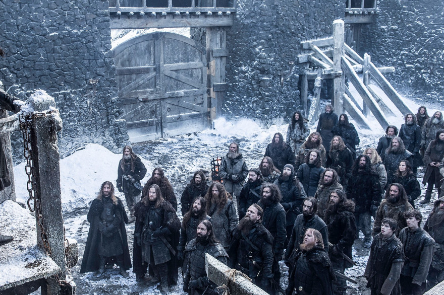 Les frères de la Garde de Nuit à Châteaunoir dans l'épisode 3 de la saison 6 de "Game of Thrones"
