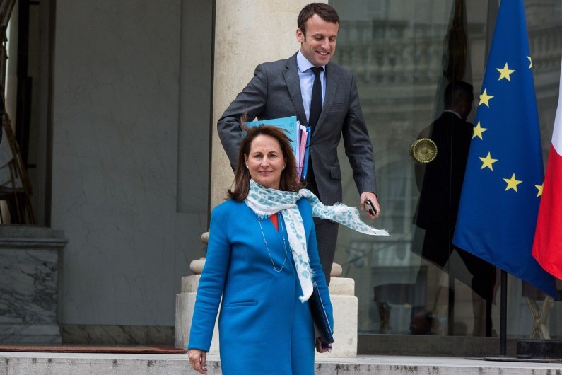 Ségolène Royal et Emmanuel Macron à la sortie du Conseil des ministres, le 18 mai 2016