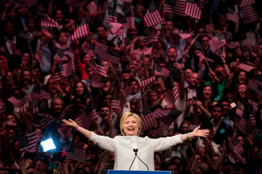 Clinton officiellement première femme à briguer la présidence américaine