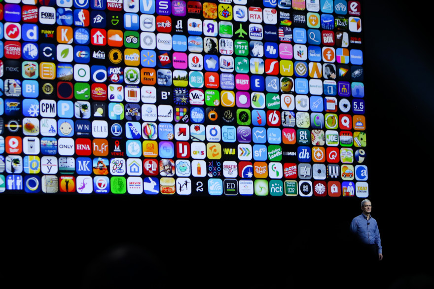 Tim Cook à l'ouverture de la WWDC 2016 au Bill Graham Civic Auditorium de San Francisco
