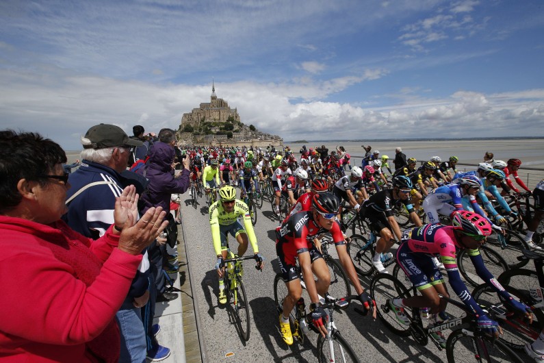 Etape Tour De France Samedi 9 Juillet Tour de France : revivez la première étape entre Mont-Saint-Michel et