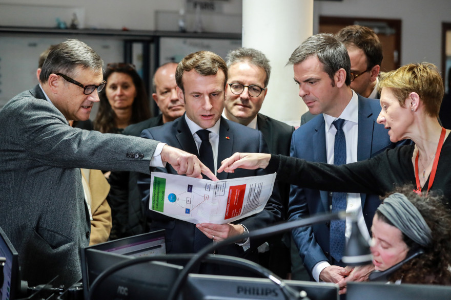 Emmanuel Macron et Olivier Véran, à l'hôpital Necker le 10 mars 2020