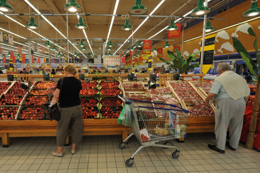 Le rayon fruits et légumes d'un supermarché (Illustration)