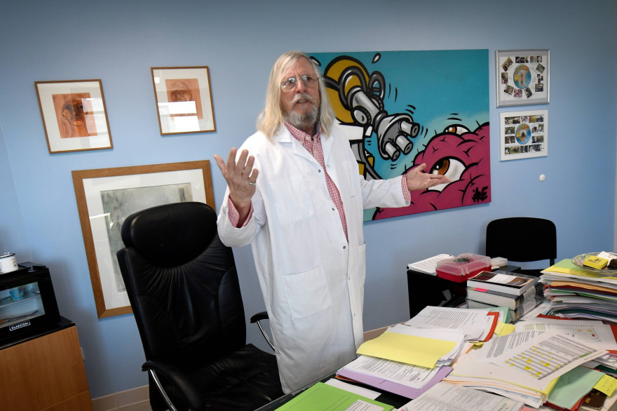 Le professeur Raoult à Marseille, le 26 février 2020.