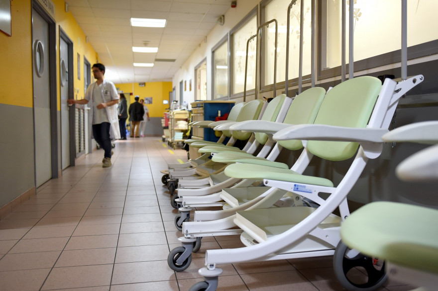 Le couloir d'un hôpital (Illustration).