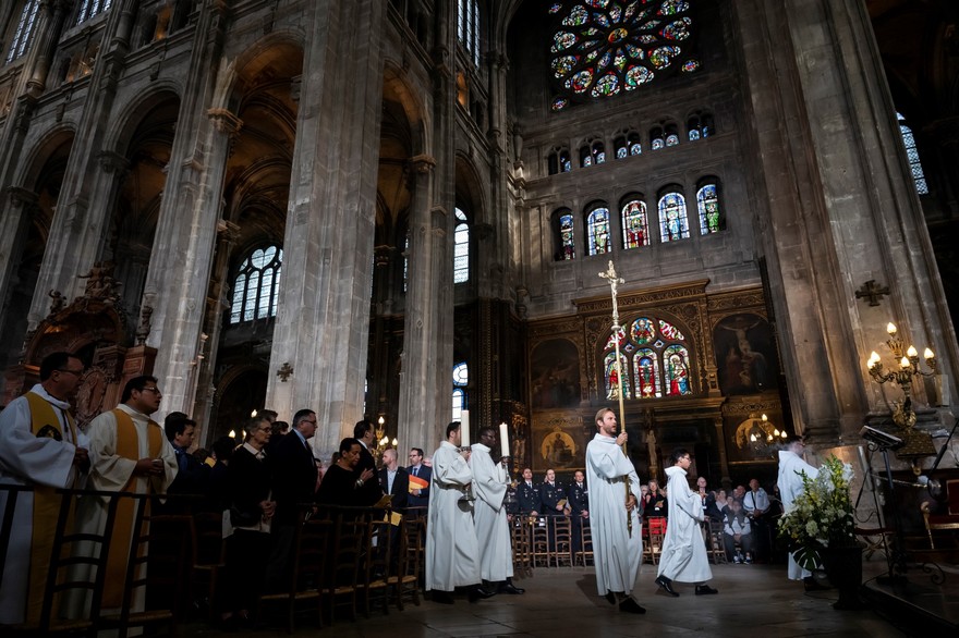 Messe à l'église Sainte-Eustache à Paris