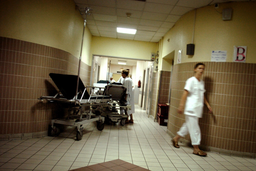 Un couloir d'hôpital (Illustration).
