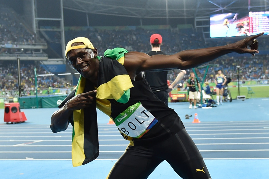 Usain Bolt célèbre sa victoire au 100m à Rio, le 14 août.