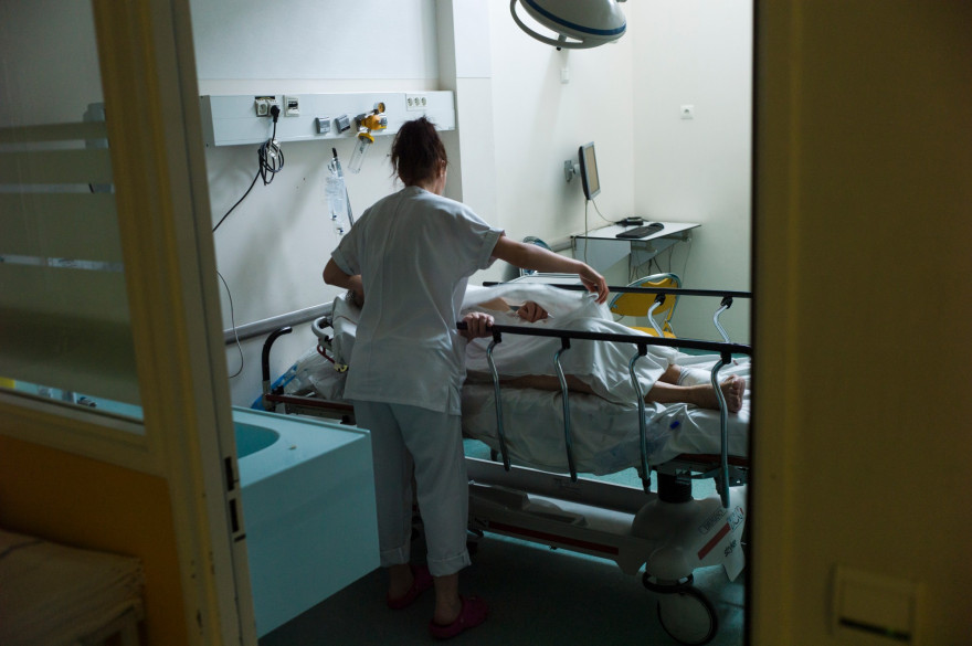 Une infirmière à l'hôpital d'Argenteuil, dans la banlieue parisienne (photo d'illustration).