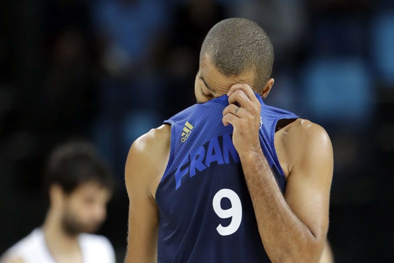 Tony Parker prend sa retraite internationale suite à la défaite de l'équipe de France contre l'Espagne (92-67)