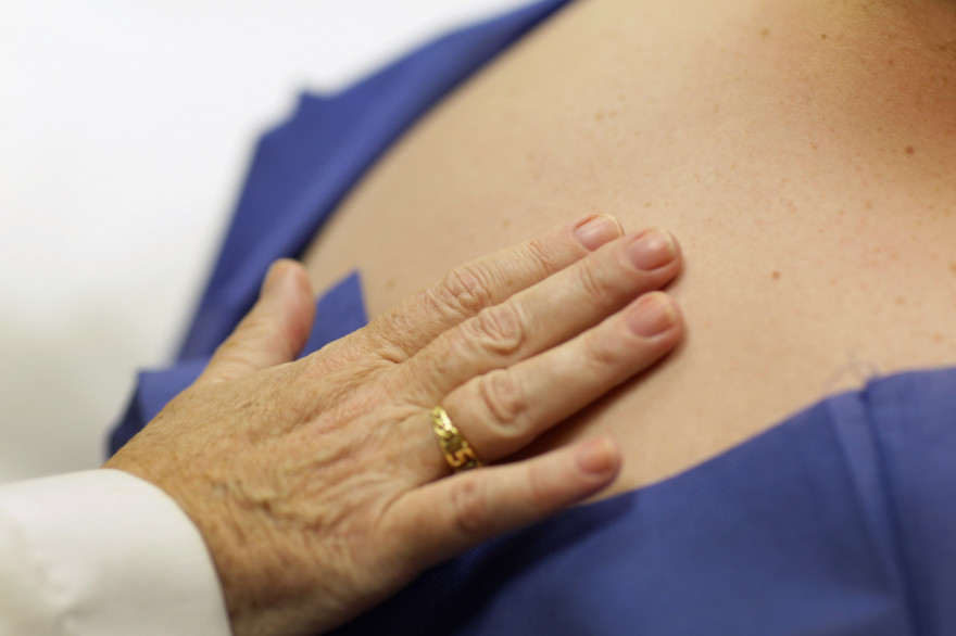 Coronavirus : où en est-on dans les traitements ? Michel Cymes fait le point