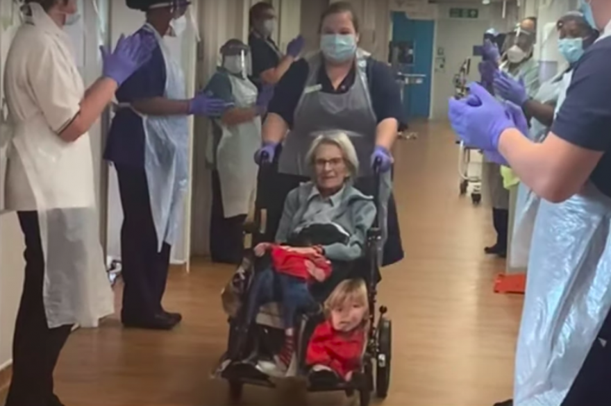 Connie Titchen, 106 ans, a quitté l'hôpital de Birmingham dans la semaine.