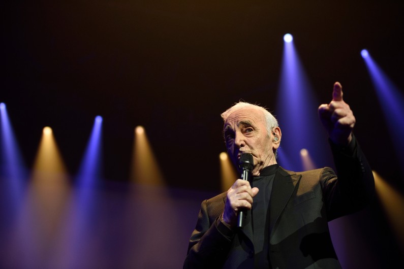 Charles Aznavour à 91 ans sur la scène du Palais des Sports le 15 septembre 2015