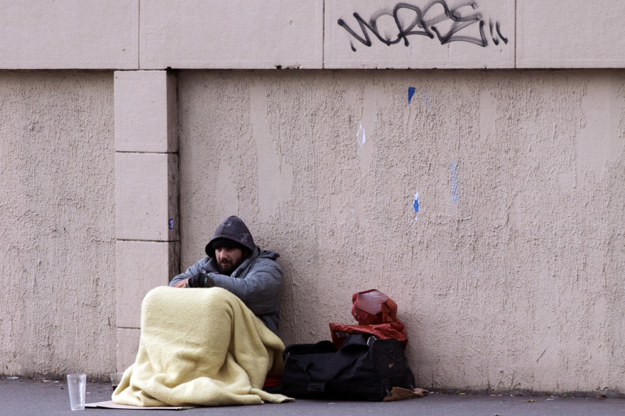 157.000 places en hébergement d'urgence sont déjà financées par l'État.