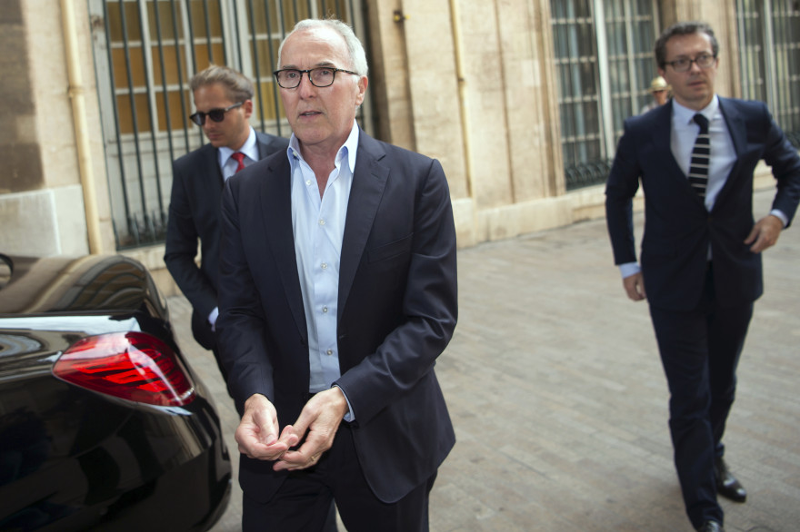 Jacques-Henri Eyraud à la droite de Frank McCourt le 29 août 2016