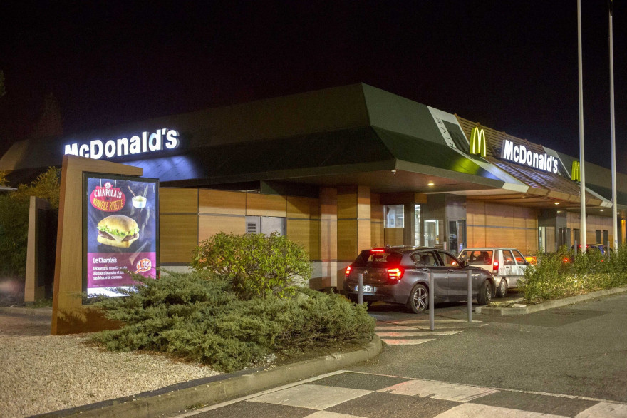 Le drive-in d'un McDonald's (image d'illustration)