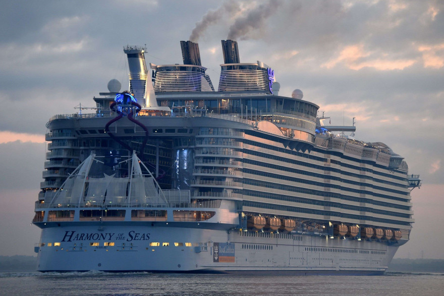 L'Harmony of the Seas arrive à Southampton, le 17 mai 2016.