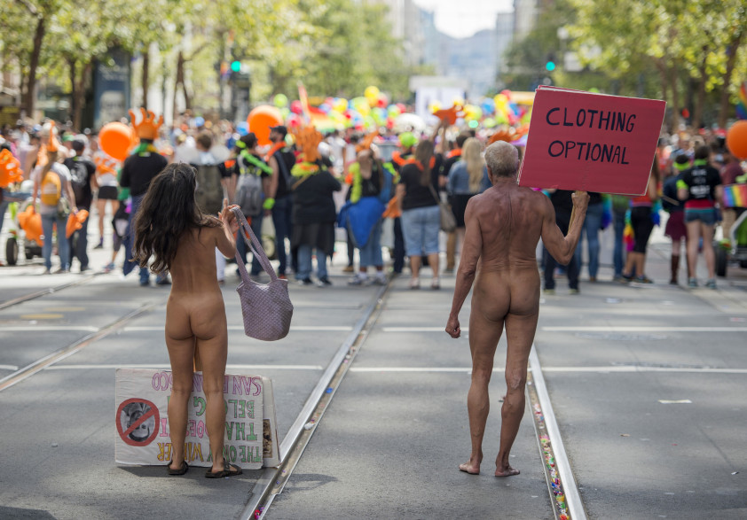 Des nudistes à San Francisco, aux États-Unis.