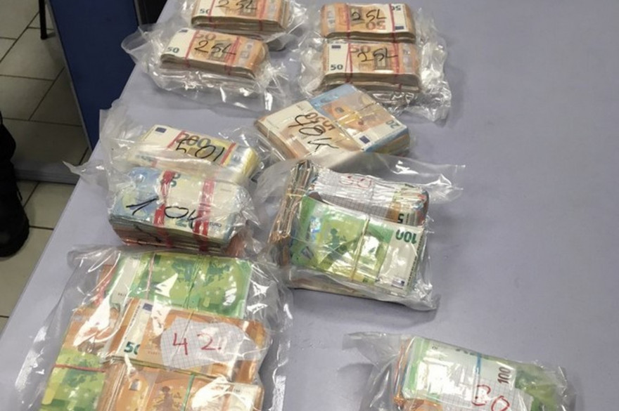 Les douanes ont saisi plus de 300.000 euros en espèces sur l'A9, entre Narbonne et Perpignan