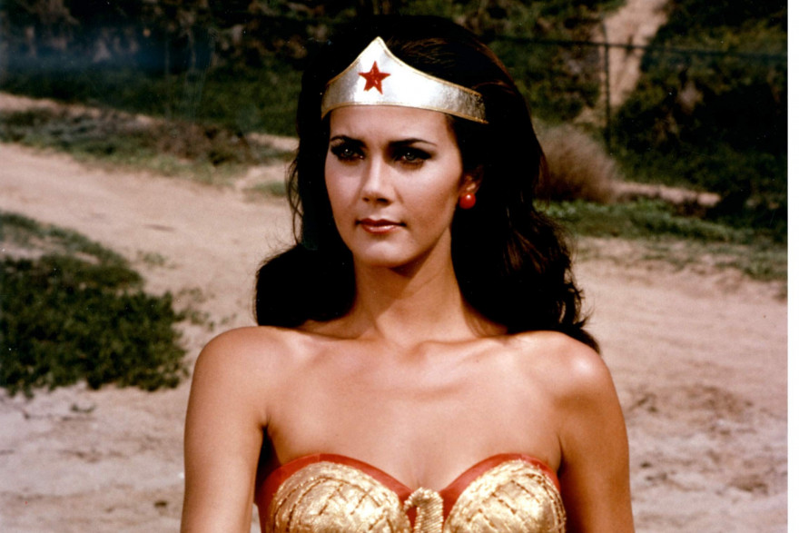 Extrait du film "Wonder Woman", avec Lynda Carter dans le rôle-titre.