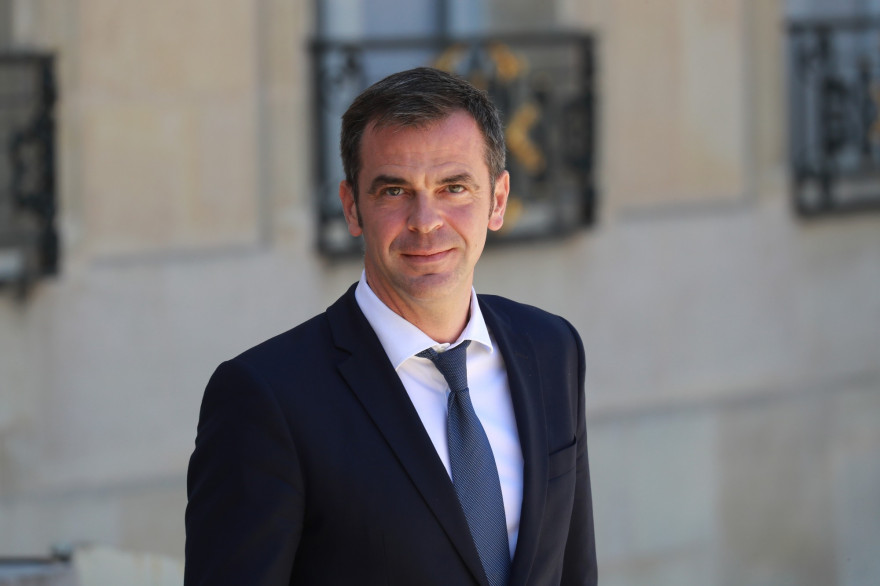 Après le départ d'Agnès Buzyn et sa gestion de la crise du coronavirus, Olivier Véran reste ministre de la Santé
