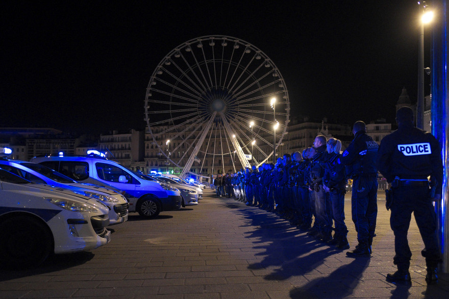 Des effectifs de police à Marseille lors d'une manifestation, le 19 octobre 2016